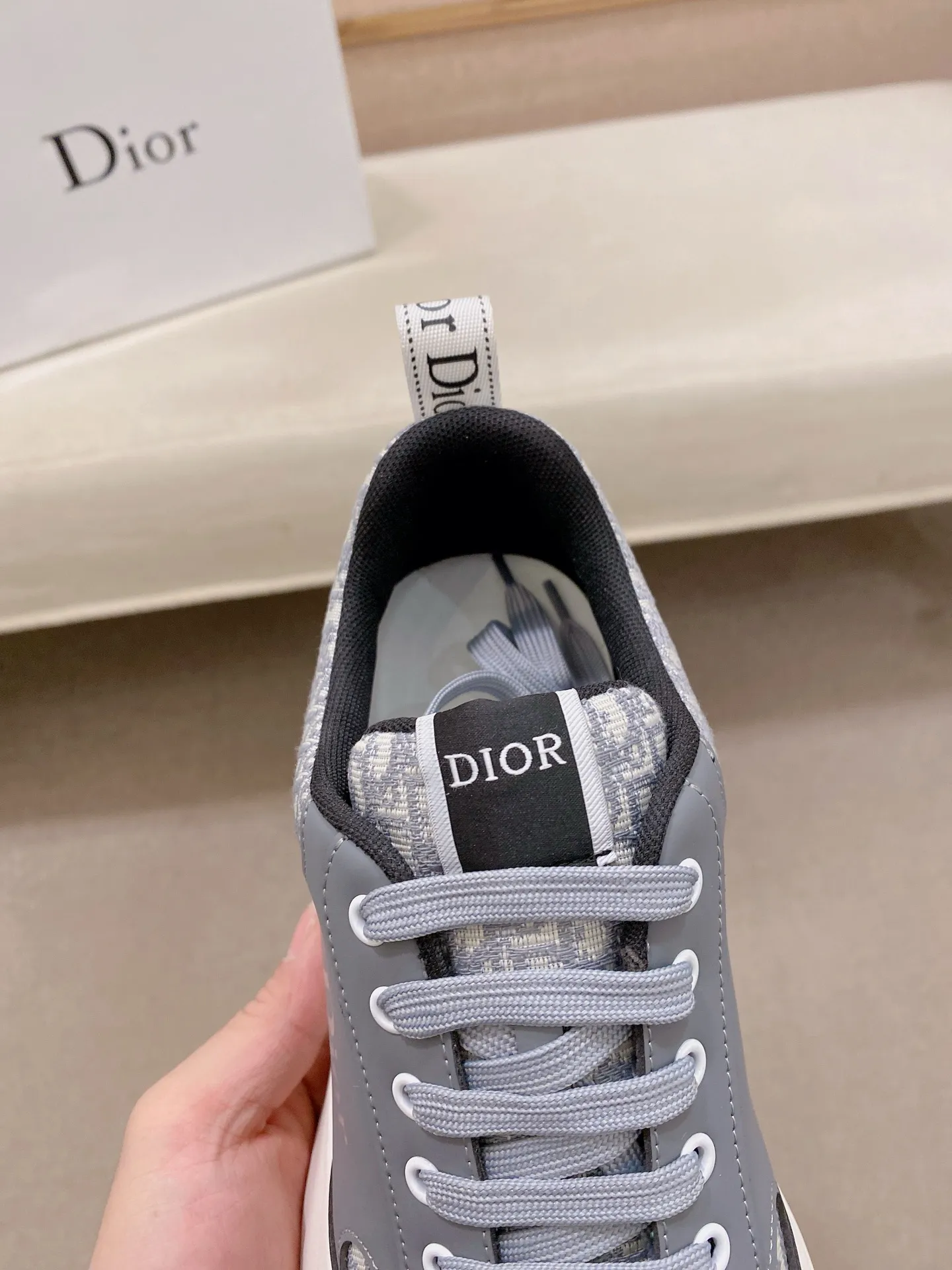 Factory price: 442💰[Dior·Dior] New casual sports style men's shoes, new spring and summer design, perfect workmanship, lace-up lazy style to create wardrobe quality, upper: imported first-layer cowhide, sheepskin lining is soft and comfortable, ultra-light TPU wear-resistant outsole, simple, versatile fashion men's shoes, excellent color code number 38--44. Can be customized for 45 non-refundable!